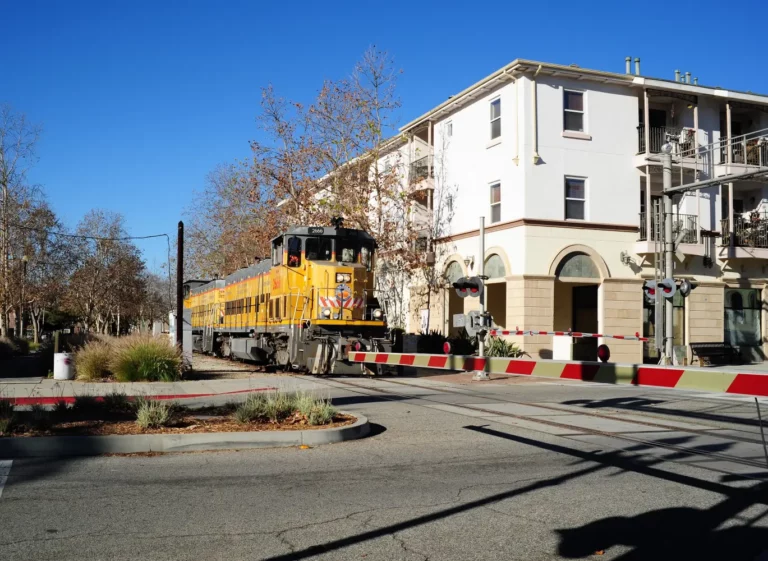 Sierra Northern train running through Fillmore California