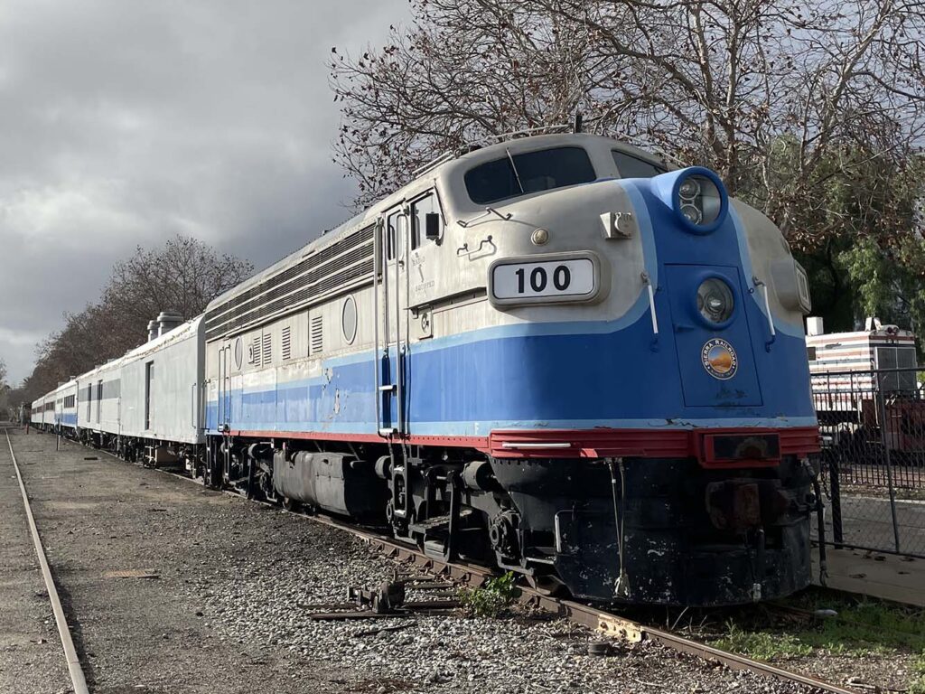 F unit locomotive and passenger cars